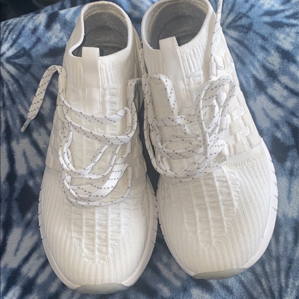 Women’s Under Armour phantom hovr